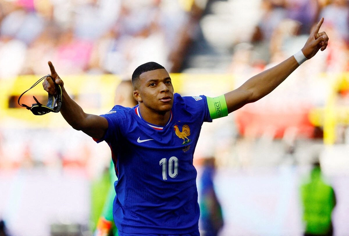 Platini khuyên Mbappe tránh chính trị để giữ hình ảnh toàn cầu - hình ảnh - okvipjl.com Platini khuyên Mbappe tránh chính trị để giữ hình ảnh toàn cầu - hình ảnh - okvipjl.com