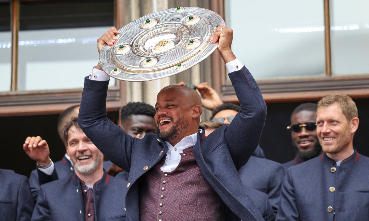 HLV Bayern để quên đĩa bạc Bundesliga trong nhà bếp - hình ảnh - okvipjl.com