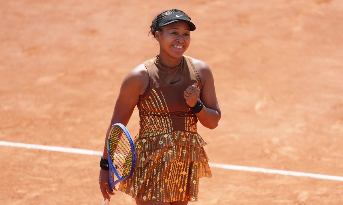 Naomi Osaka lấp lánh trên sân Roland Garros với váy sequin độc đáo - hình ảnh - okvipjl.com Naomi Osaka lấp lánh trên sân Roland Garros với váy sequin độc đáo - hình ảnh - okvipjl.com