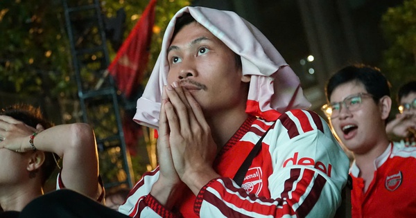 Diễn viên ‘Mưa đỏ’ thẫn thờ vì Arsenal bại trận! - hình ảnh - okvipjl.com Diễn viên ‘Mưa đỏ’ thẫn thờ vì Arsenal bại trận! - hình ảnh - okvipjl.com