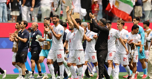 Đội tuyển Iran để lại mẩu giấy viết tay gây xúc động tại Los Angeles sau trận hòa với Bỉ - hình ảnh - okvipjl.com