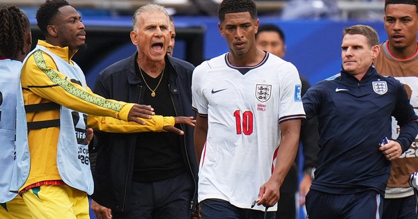 Ngôi sao đội tuyển Anh vi phạm luật mới của FIFA, lại lấy tay che miệng: Nguy cơ nhận án phạt nguội - hình ảnh - okvipjl.com Ngôi sao đội tuyển Anh vi phạm luật mới của FIFA, lại lấy tay che miệng: Nguy cơ nhận án phạt nguội - hình ảnh - okvipjl.com