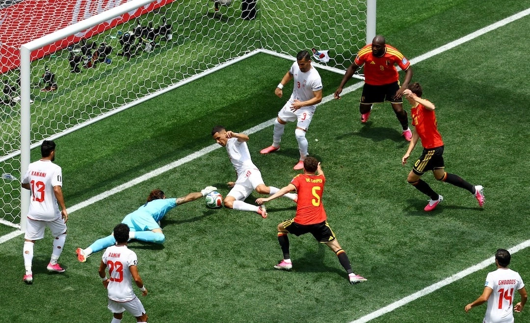 Pha cứu thua xuất thần giúp Iran hòa Bỉ ở World Cup - hình ảnh - okvipjl.com Pha cứu thua xuất thần giúp Iran hòa Bỉ ở World Cup - hình ảnh - okvipjl.com