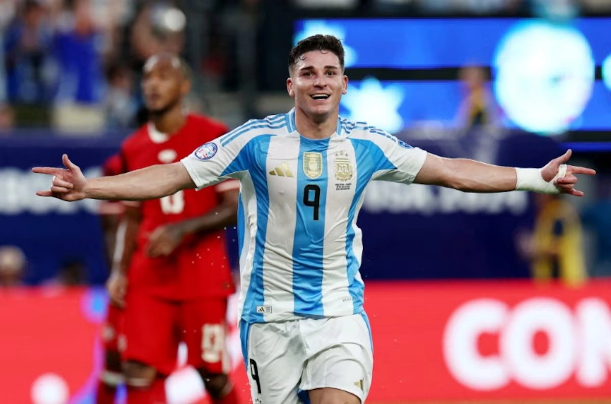 Julian Alvarez Mở Đường Tới Barca: Cơ Hội Vàng Cho Fan OKVIP Cược Bóng Đá - hình ảnh - okvipjl.com