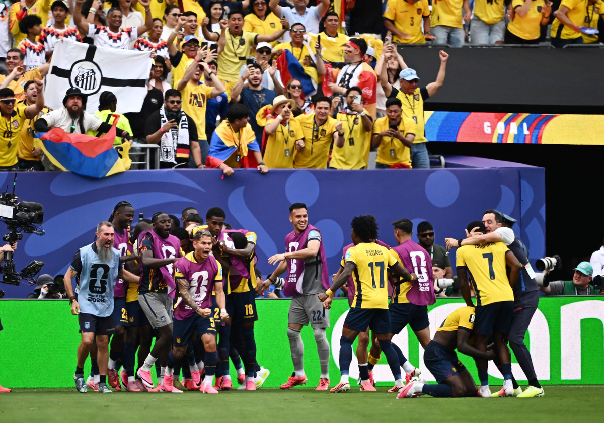 Ecuador quật ngã Đức, lách khe cửa hẹp vào vòng knock-out - hình ảnh - okvipjl.com Ecuador quật ngã Đức, lách khe cửa hẹp vào vòng knock-out - hình ảnh - okvipjl.com