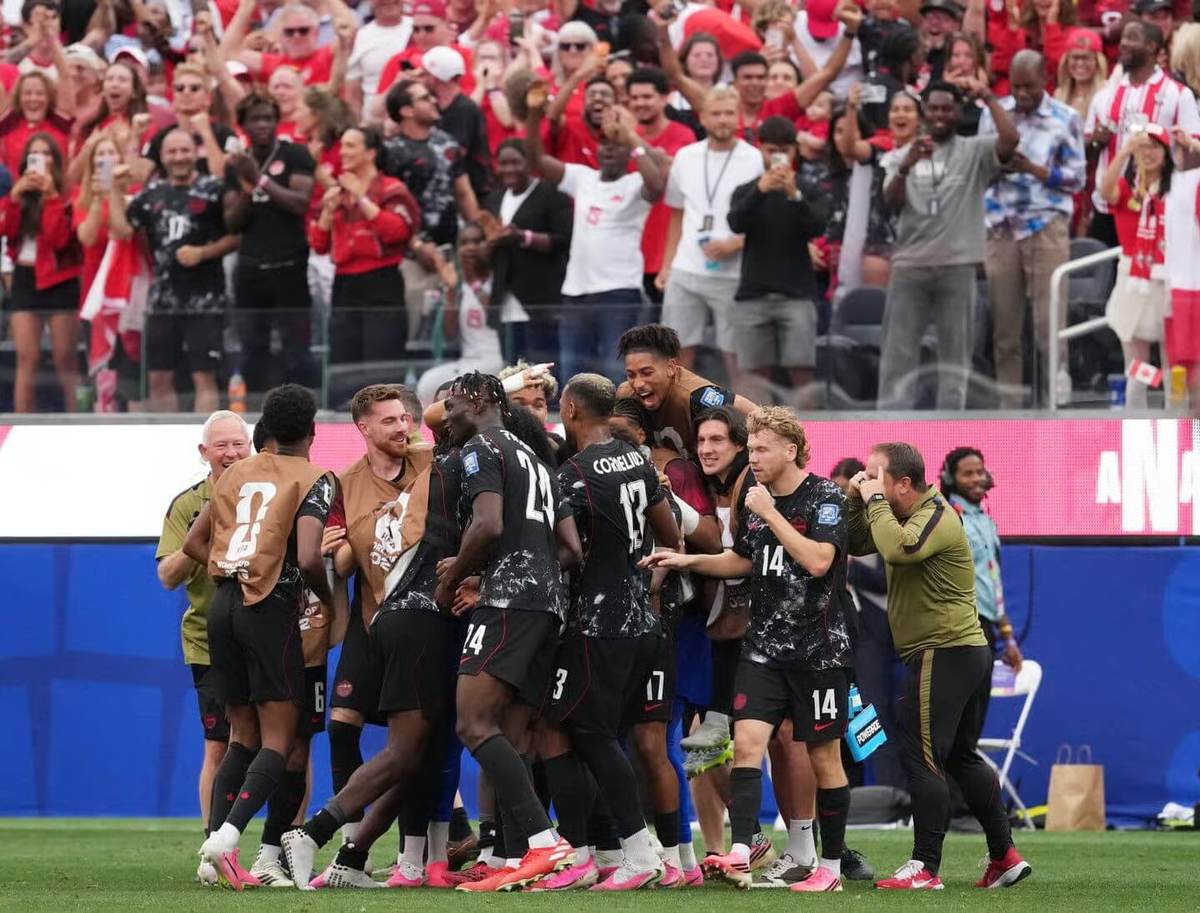 Canada lần đầu thắng trận knock-out World Cup: Cú sút phút bù giờ làm nên lịch sử - hình ảnh - okvipjl.com Canada lần đầu thắng trận knock-out World Cup: Cú sút phút bù giờ làm nên lịch sử - hình ảnh - okvipjl.com