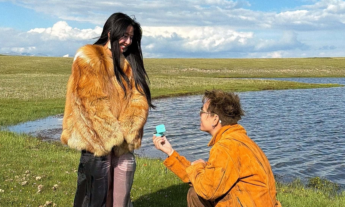 Quỳnh Anh Shyn Nhận Lời Cầu Hôn Ở Kyrgyzstan: Khoảnh Khắc Đáng Nhớ Trong Đời - hình ảnh - okvipjl.com Quỳnh Anh Shyn Nhận Lời Cầu Hôn Ở Kyrgyzstan: Khoảnh Khắc Đáng Nhớ Trong Đời - hình ảnh - okvipjl.com
