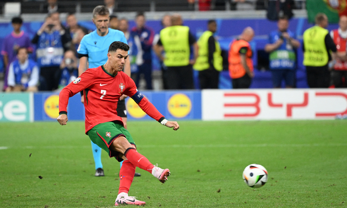 Cựu thủ quân Uruguay: ‘Ronaldo có thể vô địch World Cup 2026 nhờ sự hỗ trợ đặc biệt’ - hình ảnh - okvipjl.com Cựu thủ quân Uruguay: ‘Ronaldo có thể vô địch World Cup 2026 nhờ sự hỗ trợ đặc biệt’ - hình ảnh - okvipjl.com