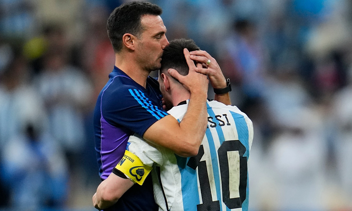 HLV Scaloni: ‘Trước khi ra quyết định, tôi luôn tham khảo Messi’ - hình ảnh - okvipjl.com