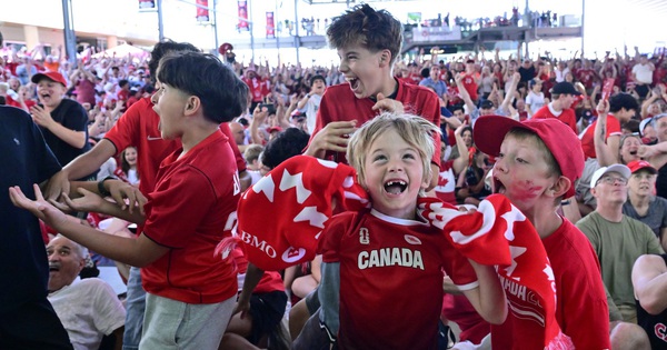 CĐV Canada Mở Hội Sau Chiến Thắng Lịch Sử Tại World Cup 2026 - hình ảnh - okvipjl.com CĐV Canada Mở Hội Sau Chiến Thắng Lịch Sử Tại World Cup 2026 - hình ảnh - okvipjl.com