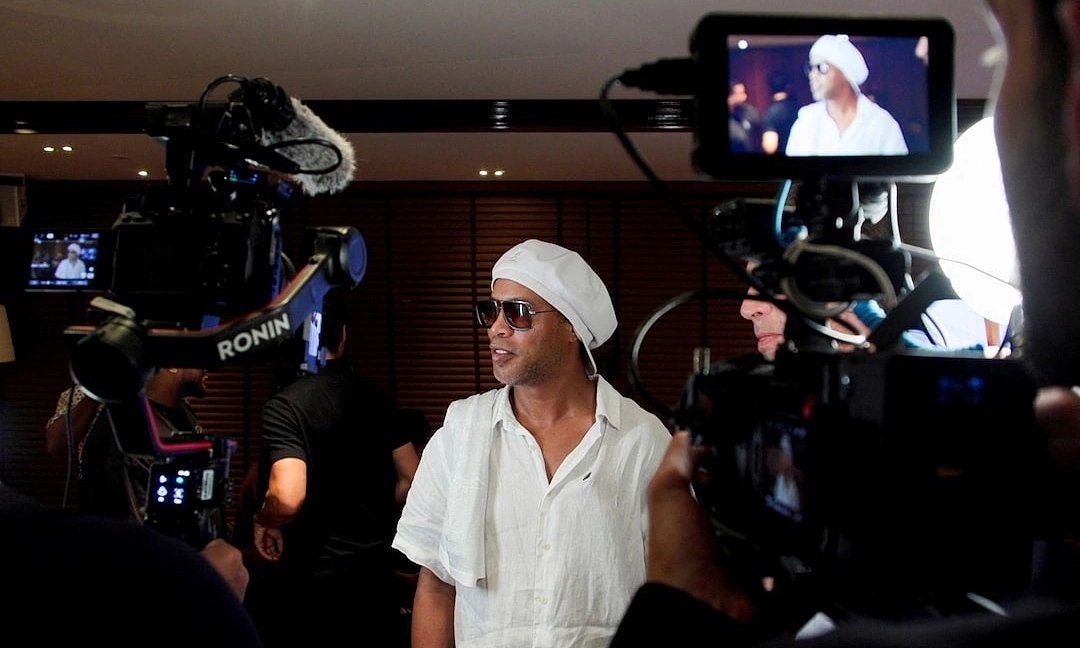 Ronaldinho trở lại sân cỏ ở tuổi 46: Huyền thoại Brazil ký hợp đồng với CLB Italy - hình ảnh - okvipjl.com Ronaldinho trở lại sân cỏ ở tuổi 46: Huyền thoại Brazil ký hợp đồng với CLB Italy - hình ảnh - okvipjl.com