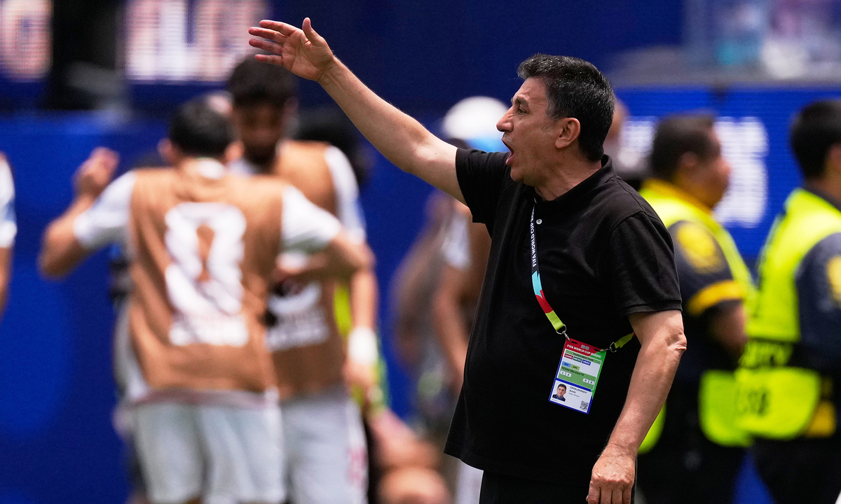 HLV Ghalenoei: ‘Iran bất bại là kỳ tích World Cup’ - hình ảnh - okvipjl.com