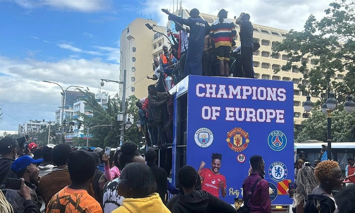 CĐV Man Utd Cầm Đầu Buổi Diễu Hành Mừng Thất Bại Của Arsenal - hình ảnh - okvipjl.com CĐV Man Utd Cầm Đầu Buổi Diễu Hành Mừng Thất Bại Của Arsenal - hình ảnh - okvipjl.com