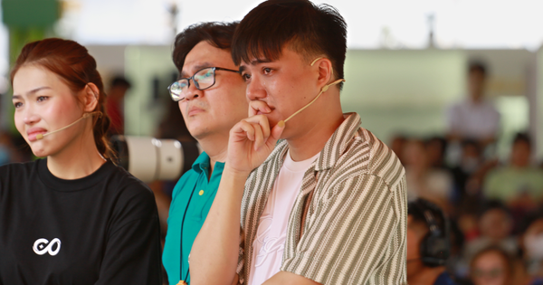 Duy Khương bật khóc trên sóng truyền hình khi đồng cảm với cậu bé thiếu vắng tình cha - hình ảnh - okvipjl.com