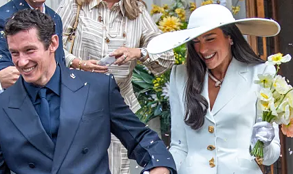 Ca sĩ Dua Lipa và Callum Turner chính thức về chung một nhà - hình ảnh - okvipjl.com Ca sĩ Dua Lipa và Callum Turner chính thức về chung một nhà - hình ảnh - okvipjl.com
