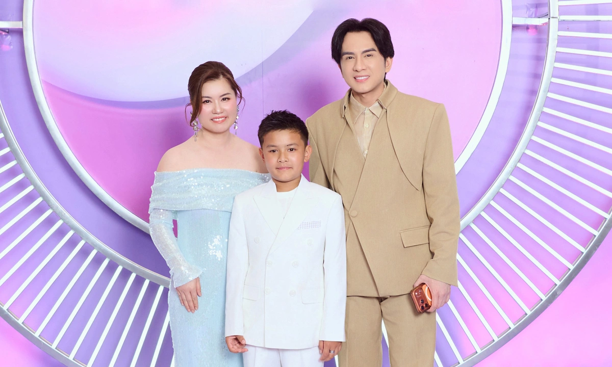 Đan Trường đưa vợ cũ và con trai đi sự kiện: góc nhìn mới cho người chơi Việt - hình ảnh - okvipjl.com Đan Trường đưa vợ cũ và con trai đi sự kiện: góc nhìn mới cho người chơi Việt - hình ảnh - okvipjl.com