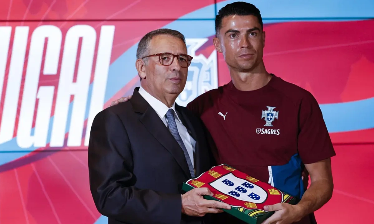 Link vào nhà cái OKVIP – Ronaldo nhận quốc kỳ, quyết tâm chinh phục World Cup 2026 - hình ảnh - okvipjl.com