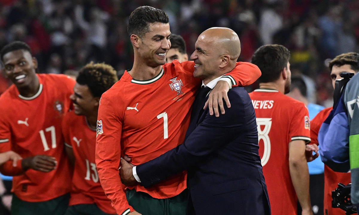 HLV tuyển Bồ Đào Nha đàm phán dẫn dắt Ronaldo ở Al Nassr - hình ảnh - okvipjl.com