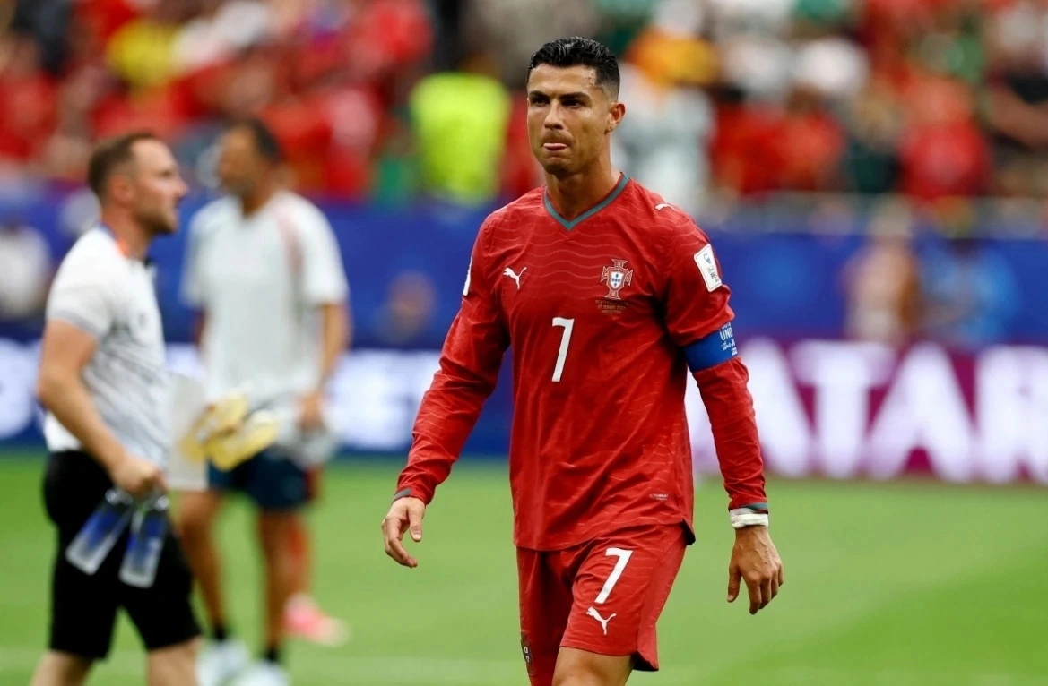 Cầu thủ CHDC Congo thừa nhận không kèm Ronaldo: Cơ hội cho fan cá cược tại OKVIP? - hình ảnh - okvipjl.com Cầu thủ CHDC Congo thừa nhận không kèm Ronaldo: Cơ hội cho fan cá cược tại OKVIP? - hình ảnh - okvipjl.com