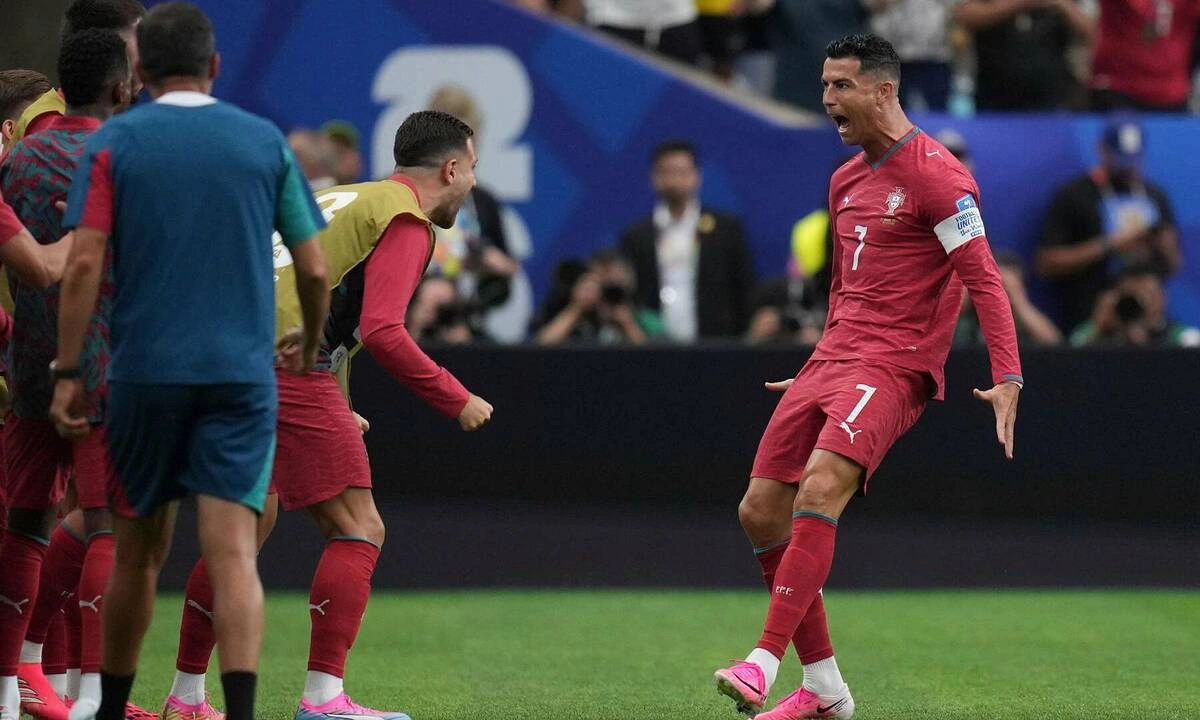 Ibrahimovic Chê Ronaldo: ‘Cứ Như Vừa Từ Hành Tinh Khác Trở Về’ - hình ảnh - okvipjl.com Ibrahimovic Chê Ronaldo: ‘Cứ Như Vừa Từ Hành Tinh Khác Trở Về’ - hình ảnh - okvipjl.com