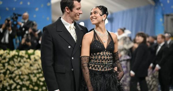 Dua Lipa tổ chức đám cưới bí mật với tài tử Callum Turner – tin nóng từ làng giải trí - hình ảnh - okvipjl.com Dua Lipa tổ chức đám cưới bí mật với tài tử Callum Turner – tin nóng từ làng giải trí - hình ảnh - okvipjl.com