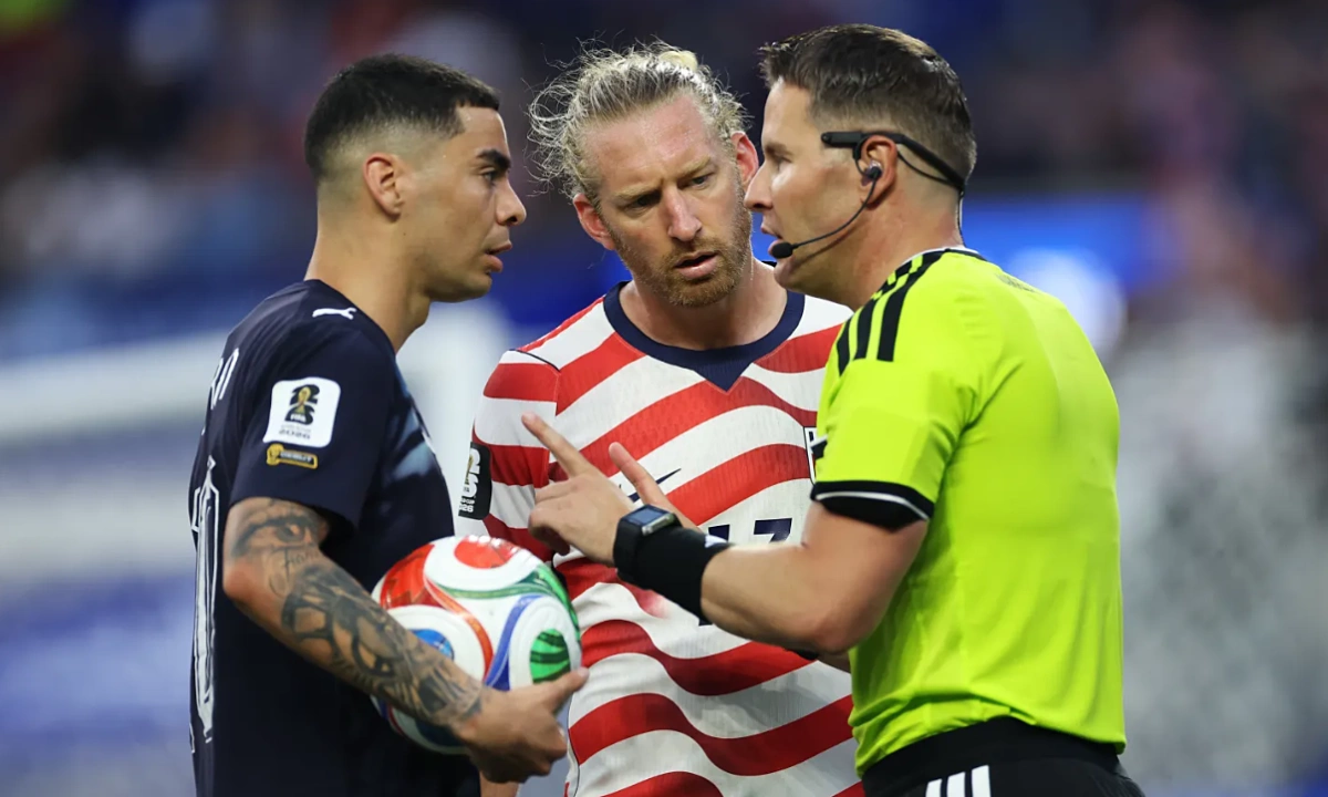 Luật VAR mới giúp thủ quân đội tuyển Mỹ tránh thẻ vàng tại World Cup 2026 - hình ảnh - okvipjl.com Luật VAR mới giúp thủ quân đội tuyển Mỹ tránh thẻ vàng tại World Cup 2026 - hình ảnh - okvipjl.com
