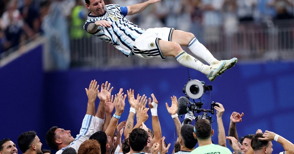 Roy Keane ca ngợi tinh thần ‘chiến đấu đường phố’ của Argentina sau kỳ tích lội ngược dòng không tưởng - hình ảnh - okvipjl.com Roy Keane ca ngợi tinh thần ‘chiến đấu đường phố’ của Argentina sau kỳ tích lội ngược dòng không tưởng - hình ảnh - okvipjl.com