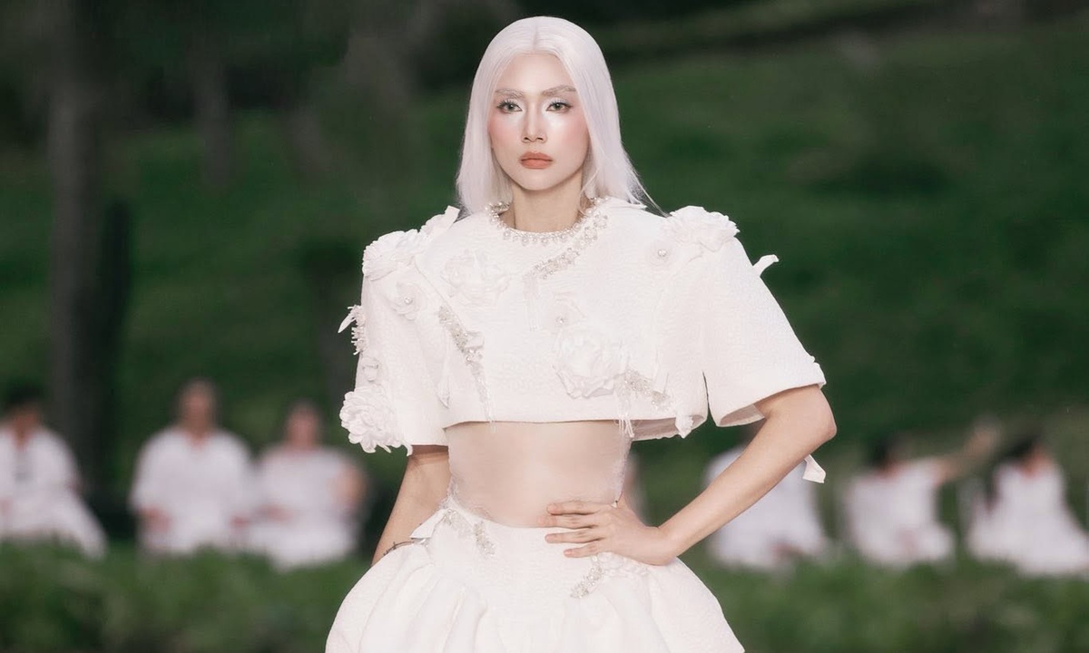 Võ Hoàng Yến ‘cưỡi’ môtô địa hình catwalk: Độc đáo show thời trang tại Lăng Cô - hình ảnh - okvipjl.com Võ Hoàng Yến ‘cưỡi’ môtô địa hình catwalk: Độc đáo show thời trang tại Lăng Cô - hình ảnh - okvipjl.com