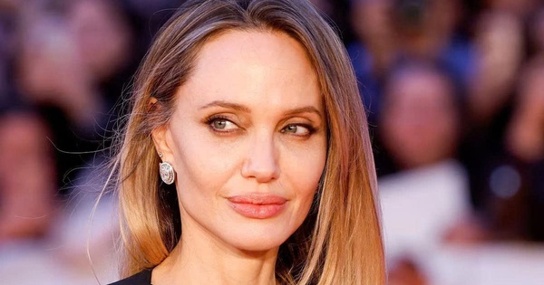 Angelina Jolie quyết phân định rõ chuyện tài chính với Brad Pitt - hình ảnh - okvipjl.com Angelina Jolie quyết phân định rõ chuyện tài chính với Brad Pitt - hình ảnh - okvipjl.com