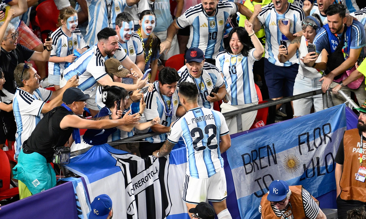 Báo Anh đặt dấu hỏi về việc tiền đạo Argentina thoát thẻ đỏ: góc nhìn mới cho người chơi Việt - hình ảnh - okvipjl.com Báo Anh đặt dấu hỏi về việc tiền đạo Argentina thoát thẻ đỏ: góc nhìn mới cho người chơi Việt - hình ảnh - okvipjl.com