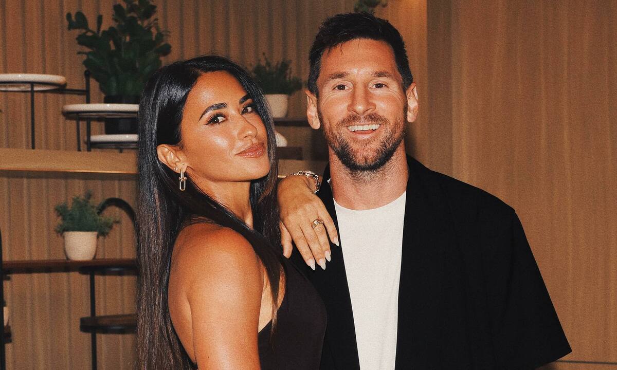 Ba thập niên bên nhau của Messi và vợ người mẫu - hình ảnh - okvipjl.com